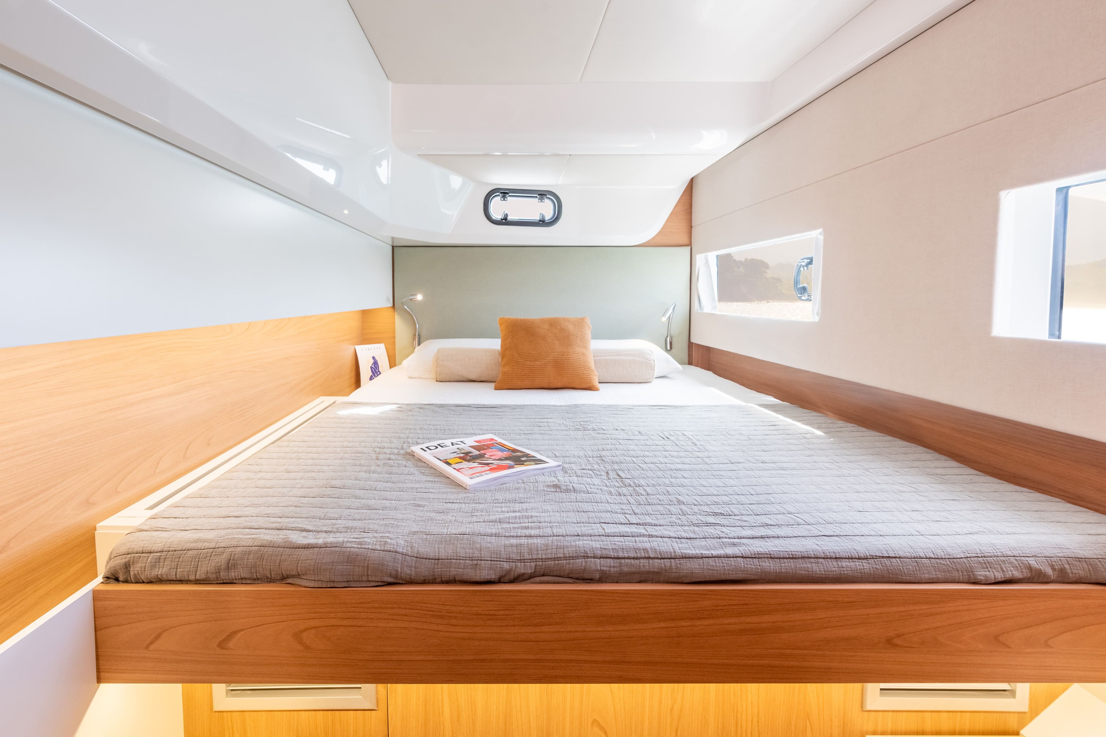 Guest cabin bed